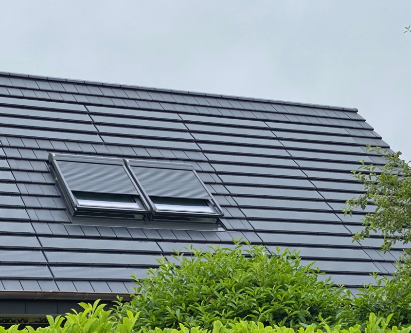 PV-Premium, Photovoltaik-Anlage, Dachflächenfenster, Veluxfenster, Außenrollladen, Sanierung